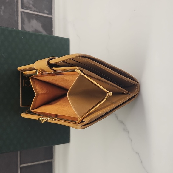 Gucci Vintage Kisslock Wallet EUC, COA - Picture 9 of 14